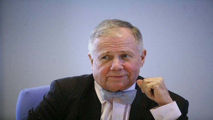 خبير اقتصادي أمريكي: توجد دلائل على قرب ارتفاع أسعار النفط 