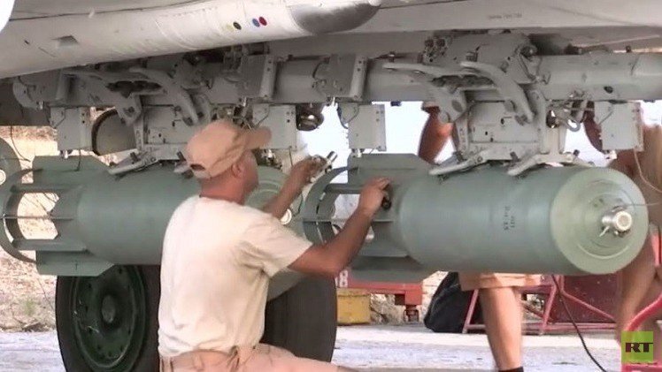 RT تواكب حياة الطيارين الروس في قاعدة "حميميم" باللاذقية