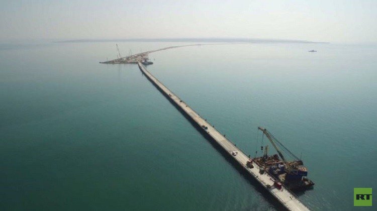 معجزة هندسية تصل القرم بالوطن الأم (فيديو)