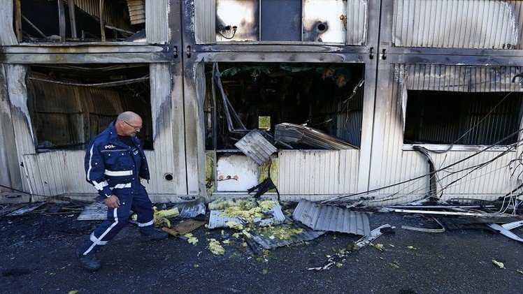 ألمانيا.. مصرع لاجئ حرقا والداخلية تزيد الضغوط على ميركل 