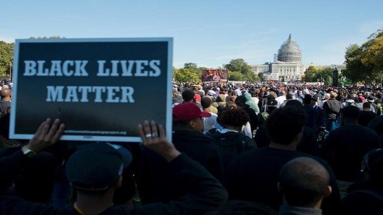 أمريكيون من أصول إفريقية يتظاهرون في الذكرى الـ20 لمليون رجل