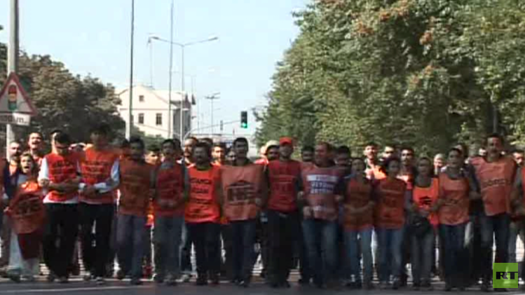 آلآف الأتراك يشيعون ضحايا تفجيري أنقرة