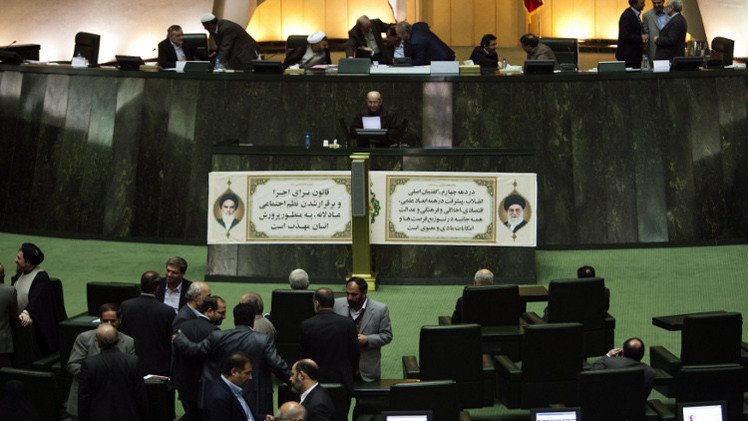 مجلس الشورى الإيراني يقر الاتفاق النووي مع الدول الكبرى