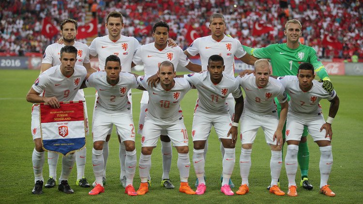 هولندا تواجه خطر عدم المشاركة في كأس الأمم الأوروبية