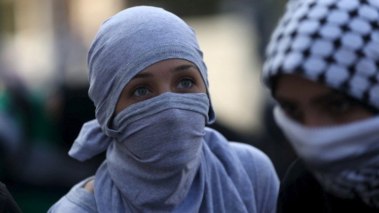 الفلسطينيون يتحدون القتل بدم بارد ويرسمون حدود وطنهم  