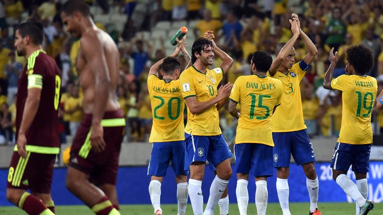 تصفيات روسيا 2018.. منتخب السامبا يحقق فوزه الأول بتغلبه على فنزويلا (فيديو)