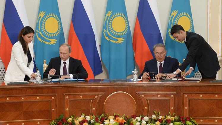 روسيا وكازاخستان تتفقان على تطوير مكمن نفطي في بحر قزوين