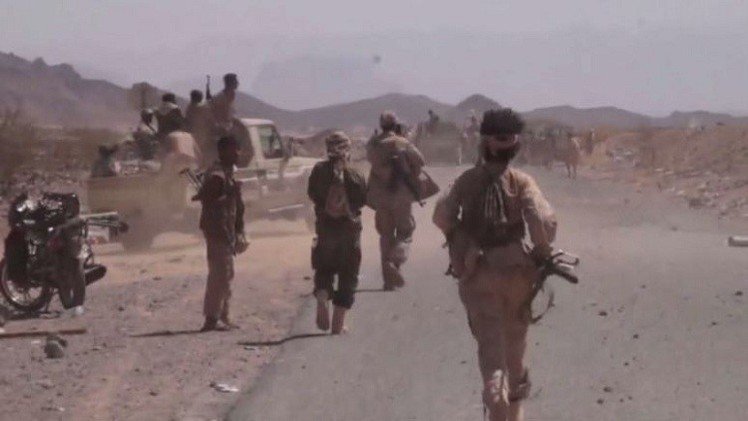 مصرع 30 مقاتلا مواليا للحكومة اليمنية في غارة 