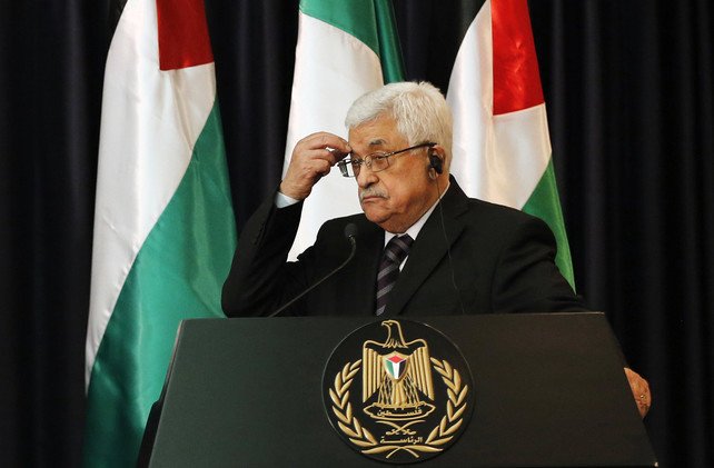 الرئيس الفلسطيني يوسّم عددا من الأدباء الروس نظير مساندتهم للقضية الفلسطينية