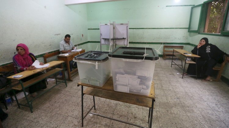 مؤيدون للسيسي يفوزون بمقاعد القوائم في جولة انتخاب البرلمان الأولى