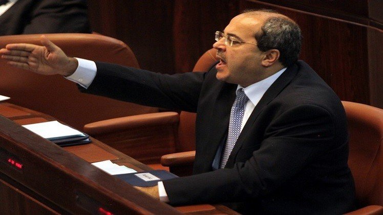 لأول مرة.. نائب عربي يطرد وزيرا إسرائيليا من الكنيست (فيديو)