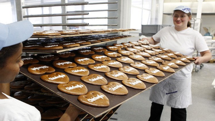 "البسكويت" يقسم الشارع البريطاني 