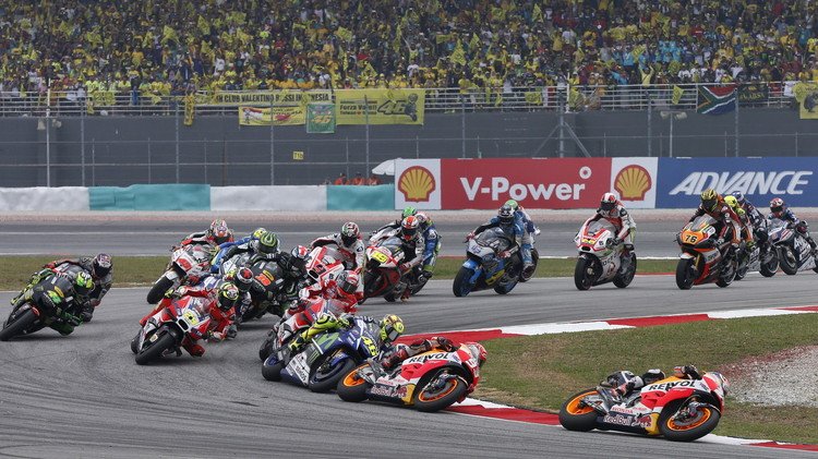 بيدروسا يفوز بسباق ماليزيا للدراجات النارية ويؤجل حسم اللقب (فيديو)