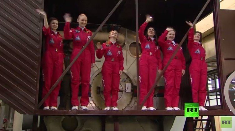 تجربة فضائية تحاكي الرحلة إلى القمر بمشاركة 6 فتيات فقط