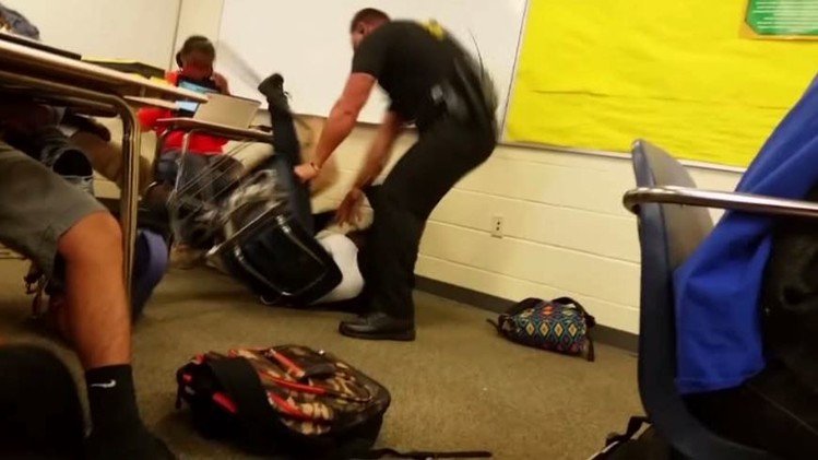 عنف الشرطة الأمريكية ضد السود (فيديو)