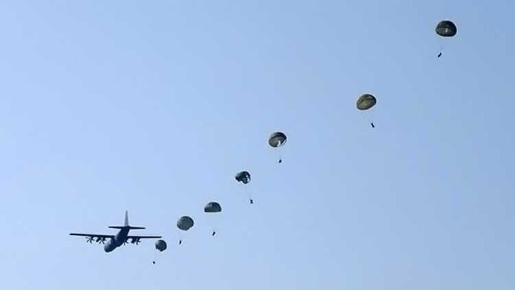 من السماء الى الأرض 