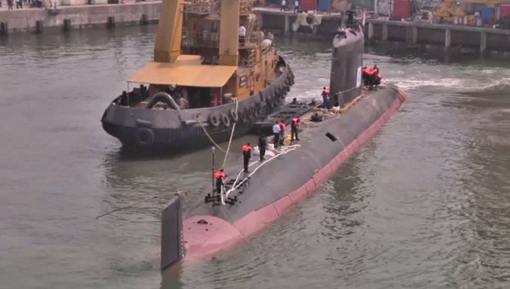 تدشين أول غواصة هندية من تصميم فرنسي (فيديو)