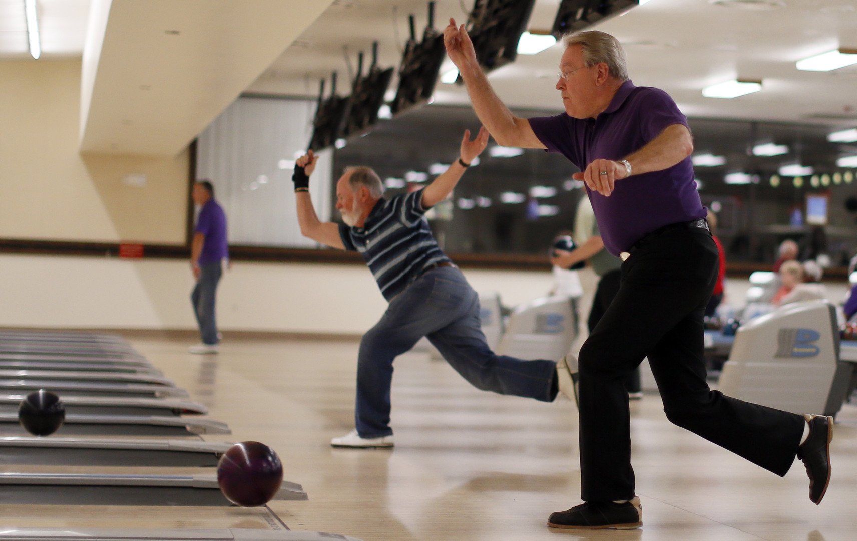 رمي كرات البولينغ في "Sun City" بأريزونا