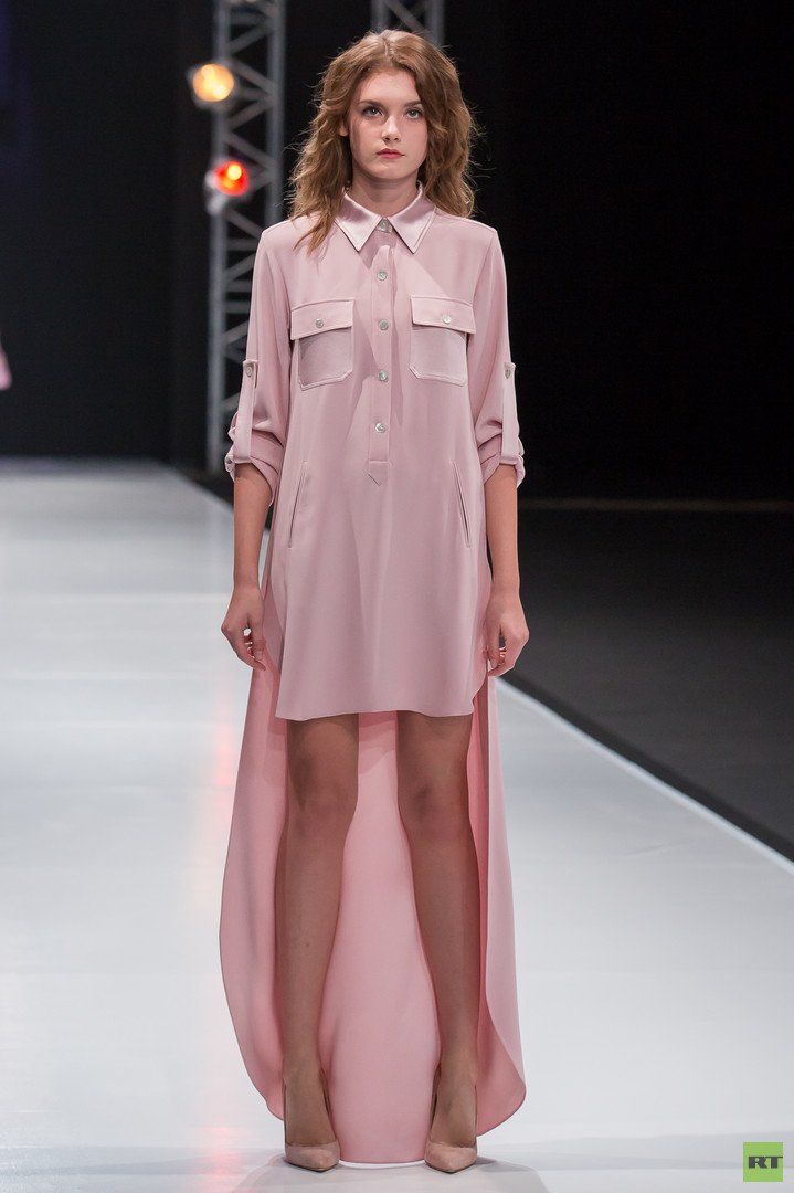 مجموعة جديدة في عالم الموضة الروسية من مصمم الأزياء الروسي فالنتين يوداشكين لموسم الربيع والصيف 