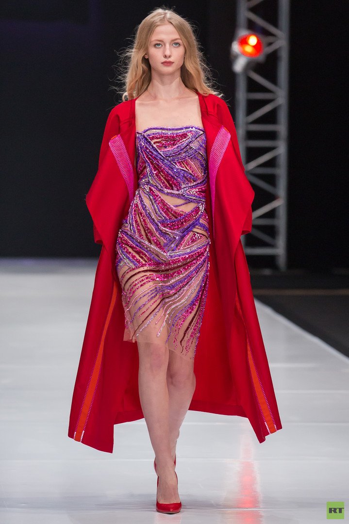 مجموعة جديدة في عالم الموضة الروسية من مصمم الأزياء الروسي فالنتين يوداشكين لموسم الربيع والصيف 