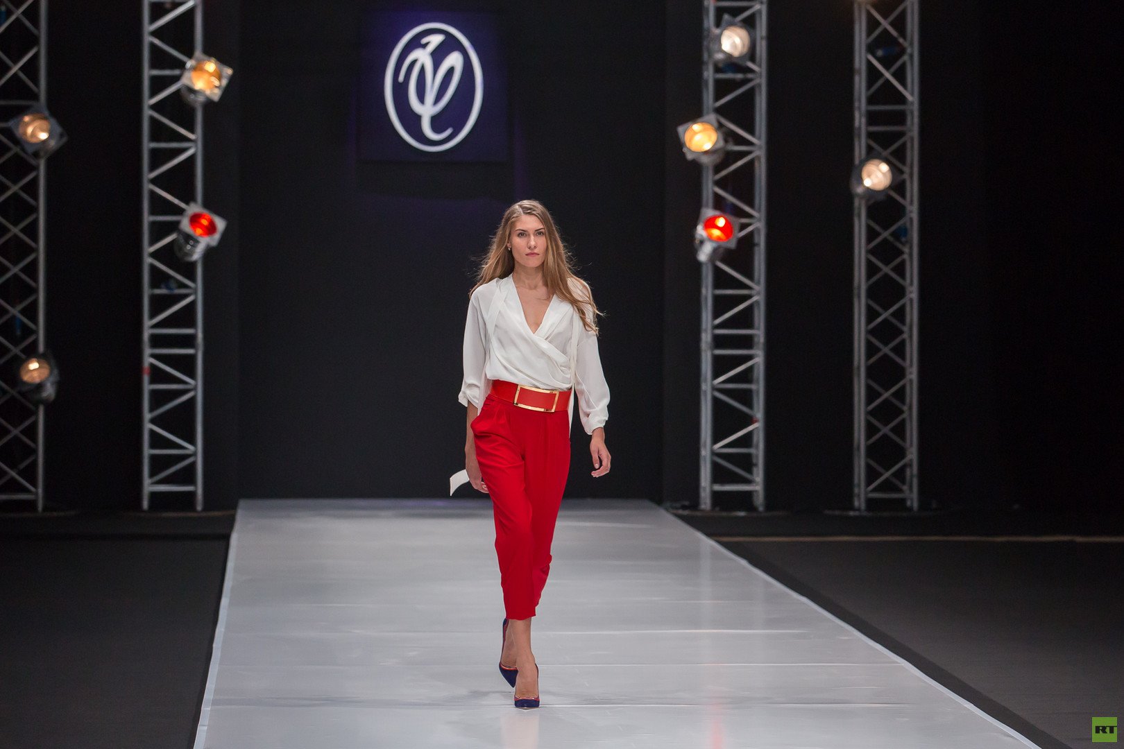 مجموعة جديدة في عالم الموضة الروسية من مصمم الأزياء الروسي فالنتين يوداشكين لموسم الربيع والصيف 