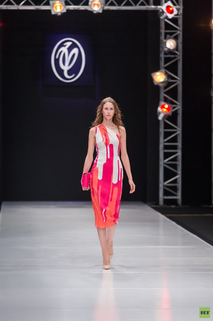 مجموعة جديدة في عالم الموضة الروسية من مصمم الأزياء الروسي فالنتين يوداشكين لموسم الربيع والصيف 