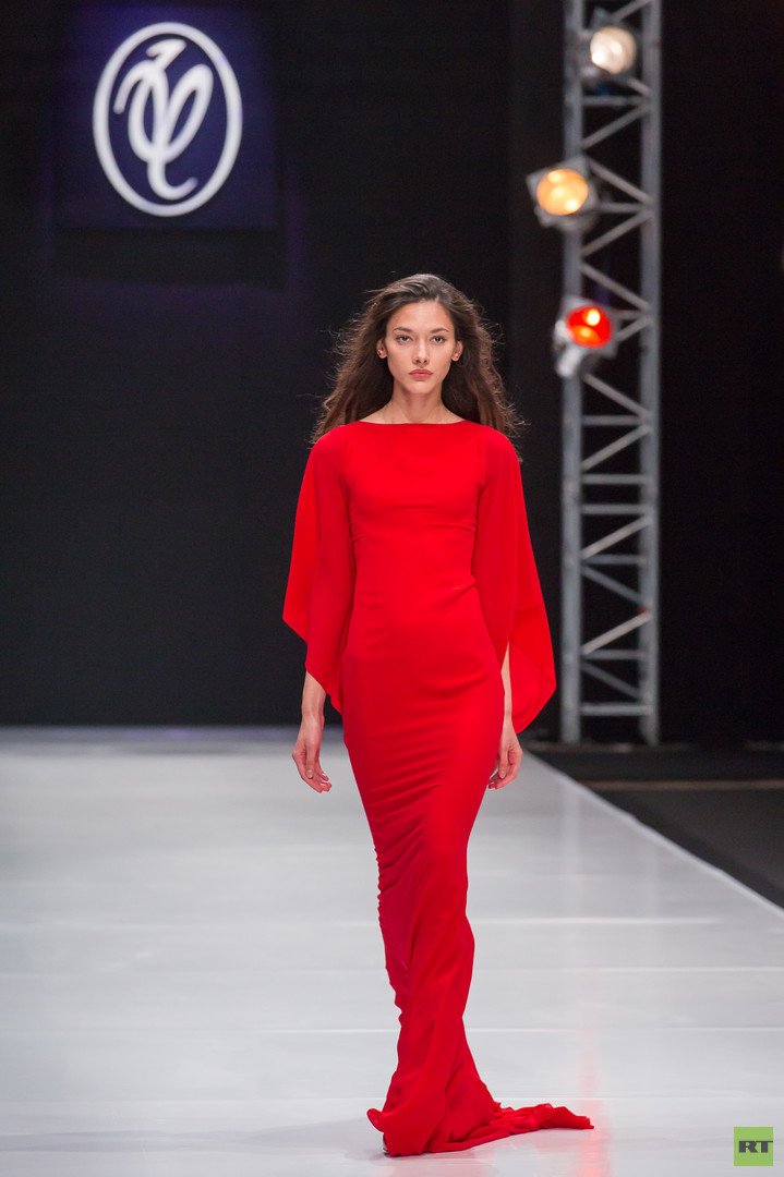 مجموعة جديدة في عالم الموضة الروسية من مصمم الأزياء الروسي فالنتين يوداشكين لموسم الربيع والصيف 