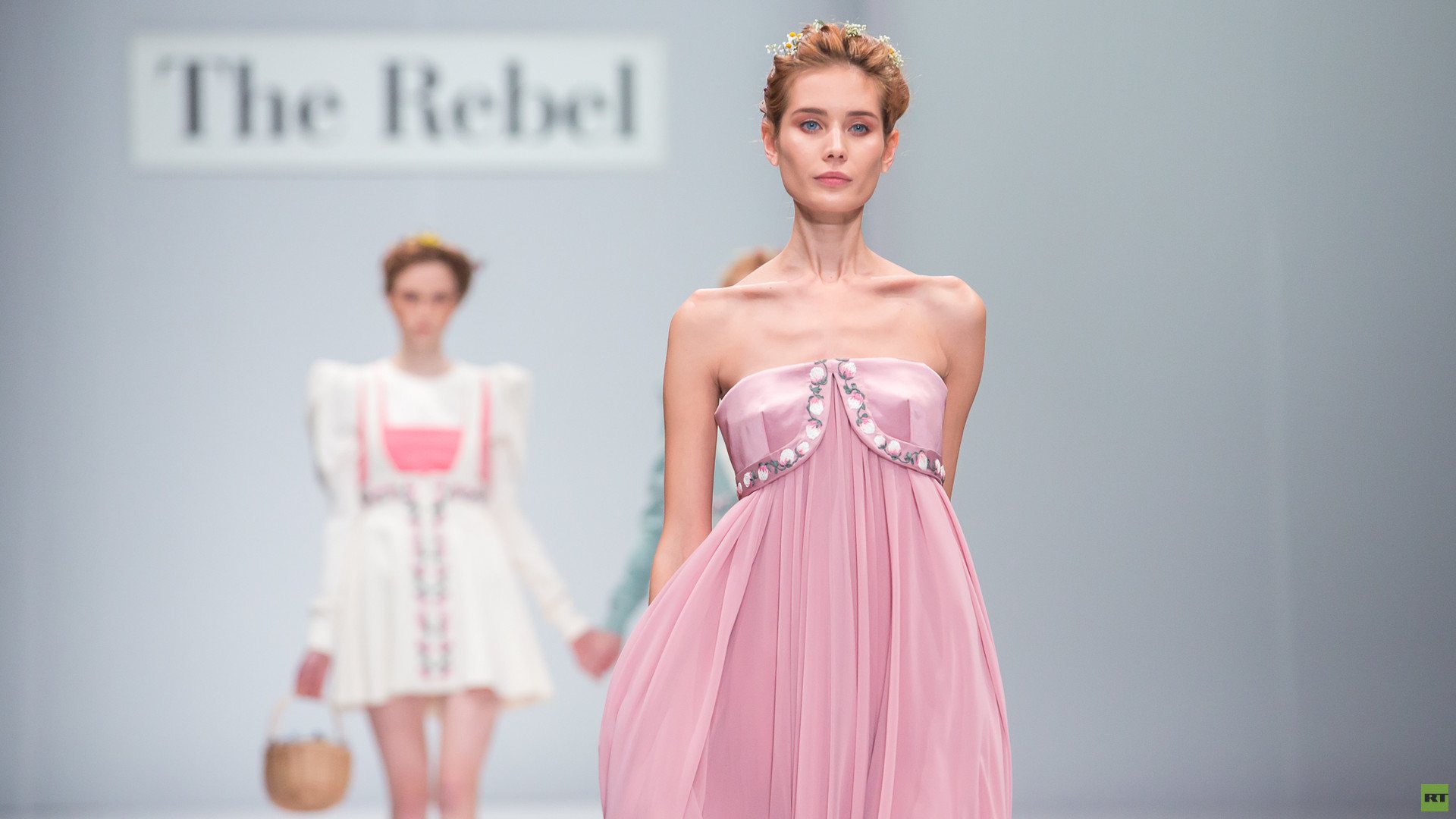 في أسبوع الموضة الروسية  تعرض مجموعة أزياء THE REBEL