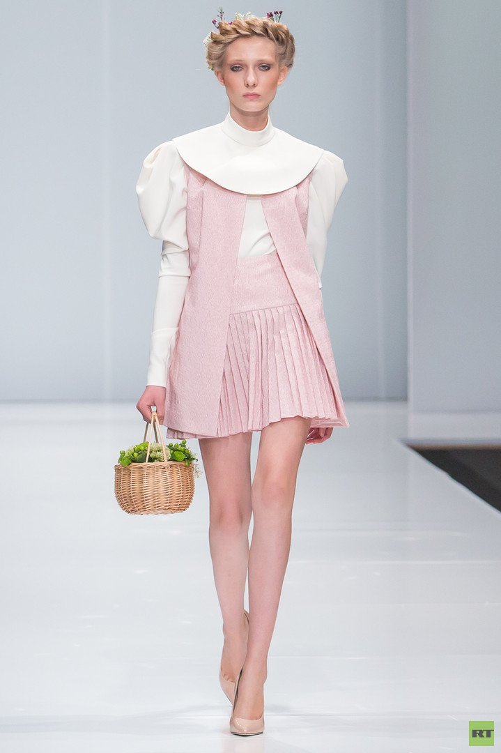 في أسبوع الموضة الروسية  تعرض مجموعة أزياء THE REBEL