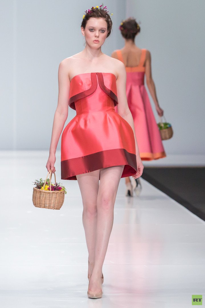 في أسبوع الموضة الروسية  تعرض مجموعة أزياء THE REBEL