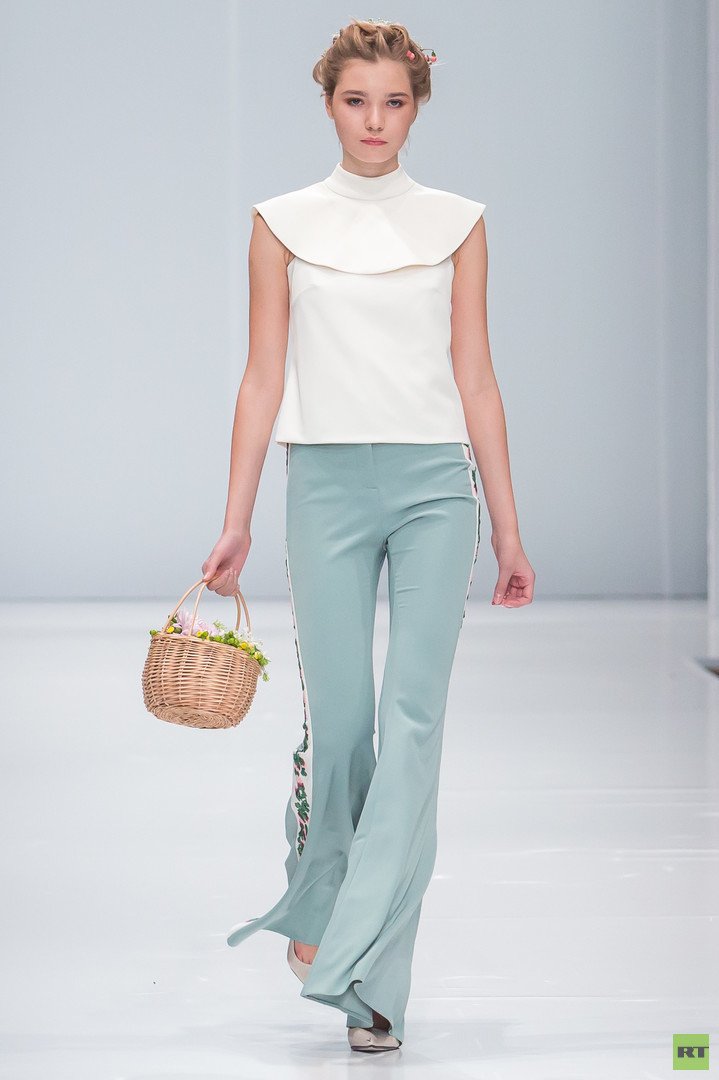 في أسبوع الموضة الروسية  تعرض مجموعة أزياء THE REBEL