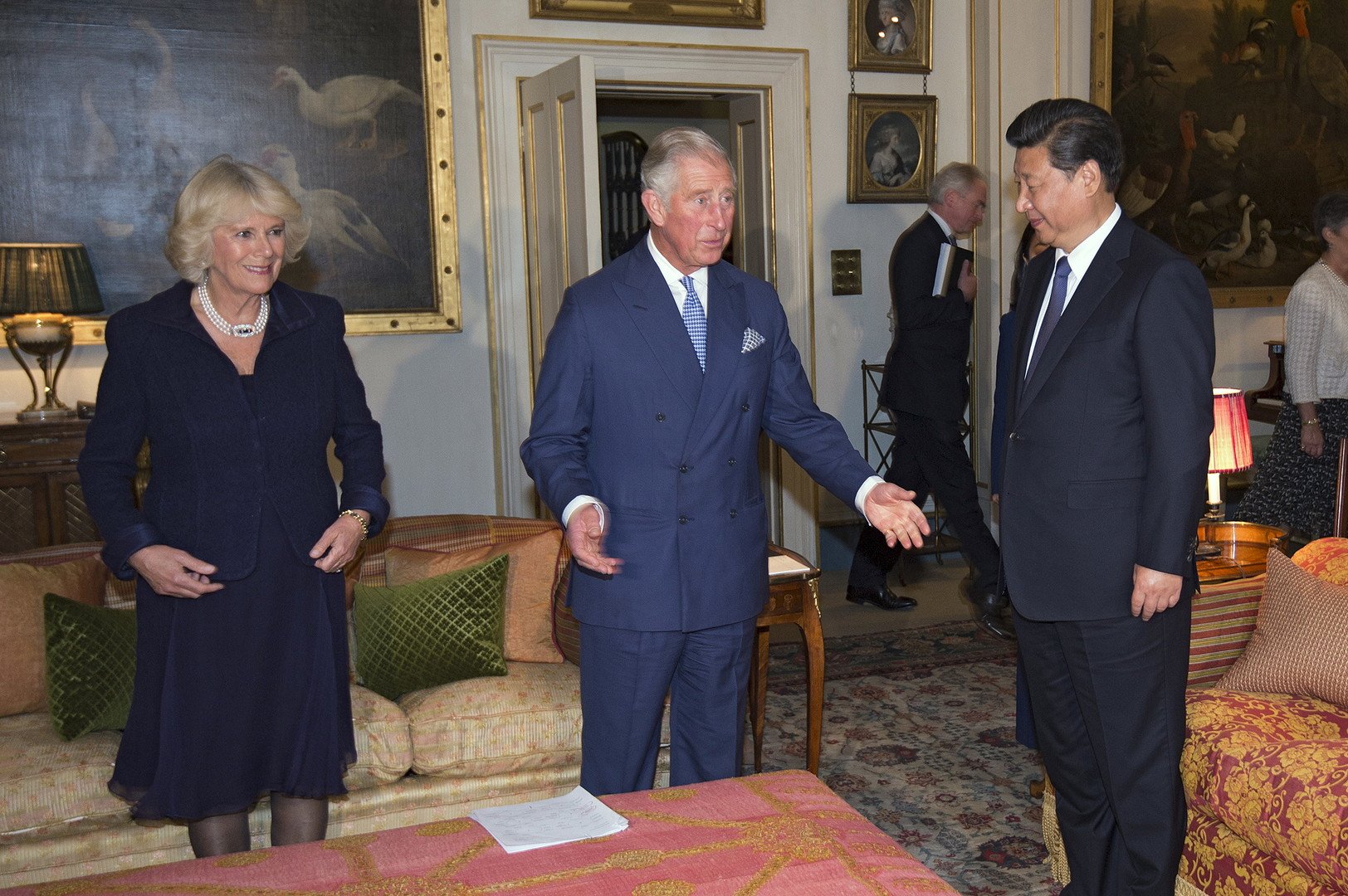 هل تعمد الأمير تشارلز تجاهل الرئيس الصيني؟