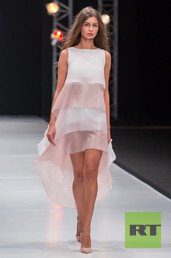 مجموعة جديدة في عالم الموضة الروسية من مصمم الأزياء الروسي فالنتين يوداشكين لموسم الربيع والصيف 