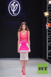 مجموعة جديدة في عالم الموضة الروسية من مصمم الأزياء الروسي فالنتين يوداشكين لموسم الربيع والصيف 