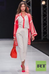 مجموعة جديدة في عالم الموضة الروسية من مصمم الأزياء الروسي فالنتين يوداشكين لموسم الربيع والصيف 