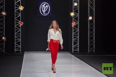 مجموعة جديدة في عالم الموضة الروسية من مصمم الأزياء الروسي فالنتين يوداشكين لموسم الربيع والصيف 