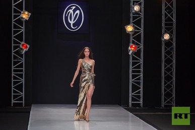 مجموعة جديدة في عالم الموضة الروسية من مصمم الأزياء الروسي فالنتين يوداشكين لموسم الربيع والصيف 