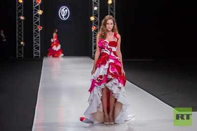 مجموعة جديدة في عالم الموضة الروسية من مصمم الأزياء الروسي فالنتين يوداشكين لموسم الربيع والصيف 