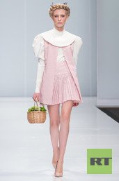 في أسبوع الموضة الروسية  تعرض مجموعة أزياء THE REBEL