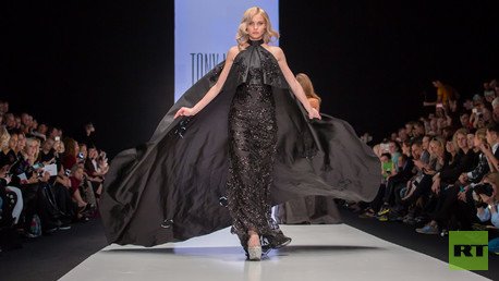 أسبوع الموضة الروسية "مرسيدس بنز" تعرض مجموعة أزياء  لتوني وارد