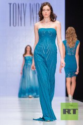 أسبوع الموضة الروسية "مرسيدس بنز" تعرض مجموعة أزياء  لتوني وارد