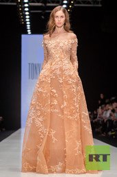 أسبوع الموضة الروسية "مرسيدس بنز" تعرض مجموعة أزياء  لتوني وارد