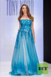 أسبوع الموضة الروسية "مرسيدس بنز" تعرض مجموعة أزياء  لتوني وارد