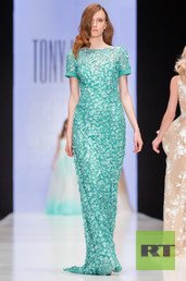 أسبوع الموضة الروسية "مرسيدس بنز" تعرض مجموعة أزياء  لتوني وارد