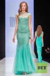 أسبوع الموضة الروسية "مرسيدس بنز" تعرض مجموعة أزياء  لتوني وارد