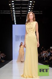 أسبوع الموضة الروسية "مرسيدس بنز" تعرض مجموعة أزياء  لتوني وارد