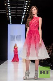 أسبوع الموضة الروسية "مرسيدس بنز" تعرض مجموعة أزياء  لتوني وارد