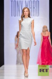 أسبوع الموضة الروسية "مرسيدس بنز" تعرض مجموعة أزياء  لتوني وارد