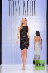 أسبوع الموضة الروسية "مرسيدس بنز" تعرض مجموعة أزياء  لتوني وارد