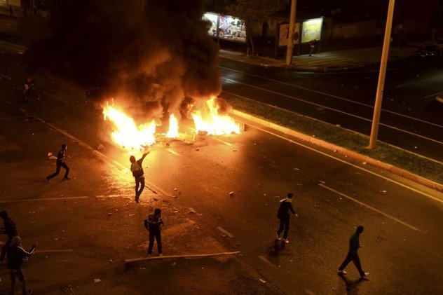 الأمن التركي يستخدم الغاز المسيل للدموع لتفريق محتجين في دياربكر